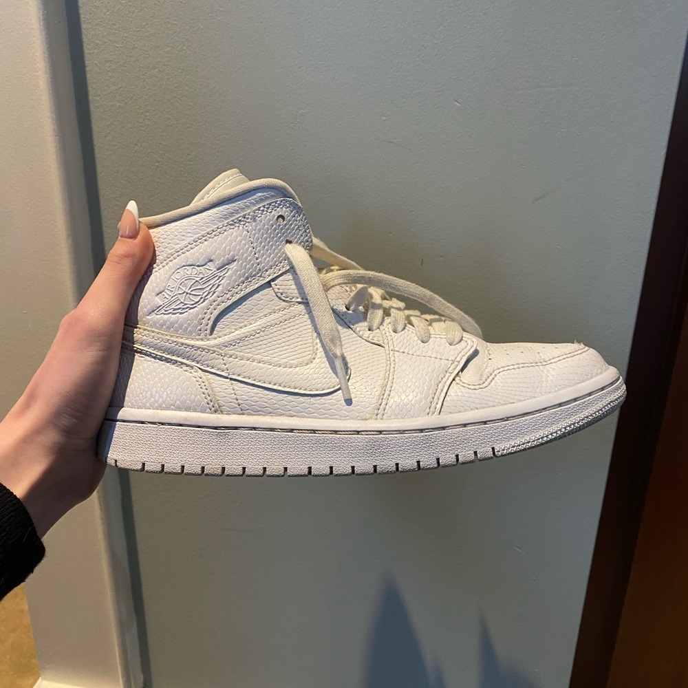 Wmns Air Jordan 1 Mid ‘White Snakeskin’